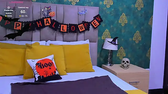 SuzanSmithh online show from 10-21-25, 11:11