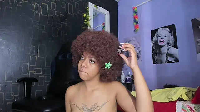 Snapshot of Alika01 chatting on 02-06-25, 01:32 Alika01 online show from 02-06-25, 01:32