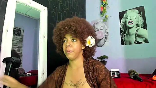 Snapshot of Alika01 chatting on 02-13-25, 01:15 Alika01 online show from 02-13-25, 01:15