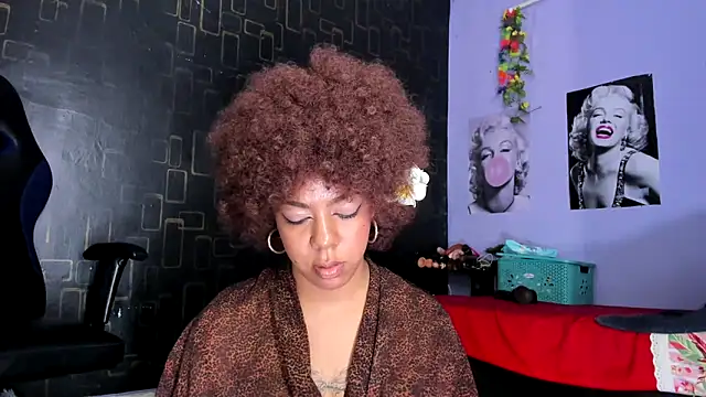 Snapshot of Alika01 chatting on 02-13-25, 09:49 Alika01 online show from 02-13-25, 09:49