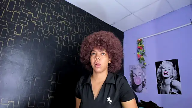 Snapshot of Alika01 chatting on 02-14-25, 02:33 Alika01 online show from 02-14-25, 02:33
