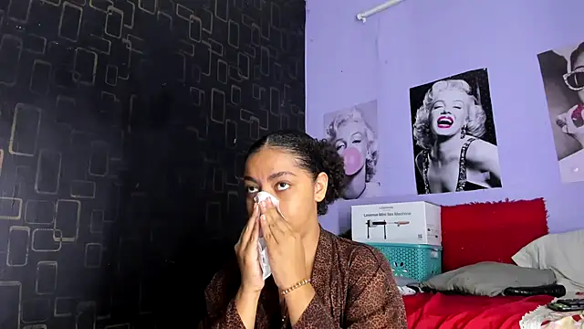 Snapshot of Alika01 chatting on 02-17-25, 01:21 Alika01 online show from 02-17-25, 01:21