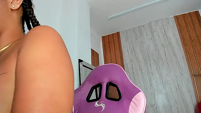Snapshot of Alika01 chatting on 10-12-25, 02:05 Alika01 online show from 10-12-25, 02:05
