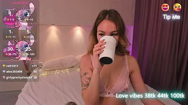 Snapshot of Tracy-Taylor chatting on 01-11-25, 06:56 Tracy-Taylor online show from 01-11-25, 06:56