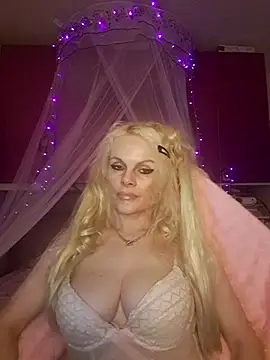 Snapshot of Angeldevilus chatting on 07-09-26, 12:26 Angeldevilus online show from 07-09-26, 12:26