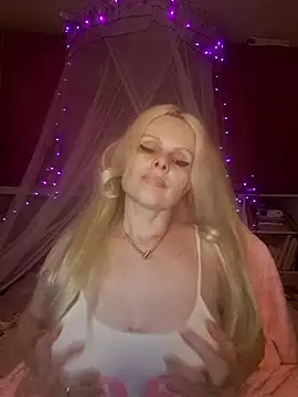 Snapshot of Angeldevilus chatting on 07-17-26, 11:53 Angeldevilus online show from 07-17-26, 11:53