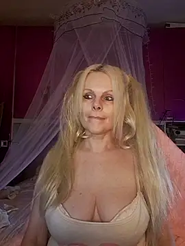 Snapshot of Angeldevilus chatting on 07-22-26, 05:05 Angeldevilus online show from 07-22-26, 05:05