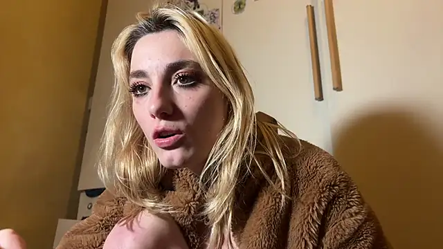 Snapshot of Monicbabe chatting on 11-09-25, 02:43 Monicbabe online show from 11-09-25, 02:43