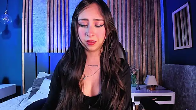 Snapshot of _cloe_martinez chatting on 12-23-24, 01:40 cloe martinez online show from 12-23-24, 01:40