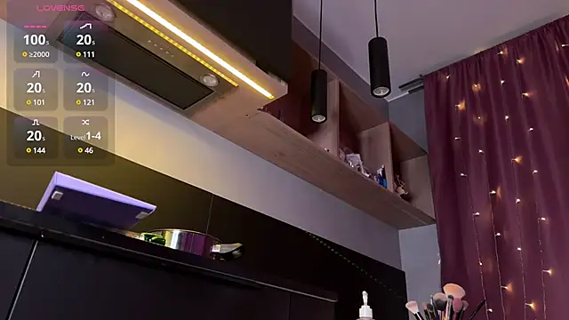 Snapshot of ilona_wine chatting on 02-18-25, 01:54 ilona wine online show from 02-18-25, 01:54