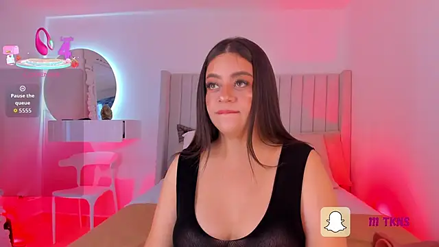 Snapshot of sarah-bonneth chatting on 11-10-25, 12:04 sarah-bonneth online show from 11-10-25, 12:04