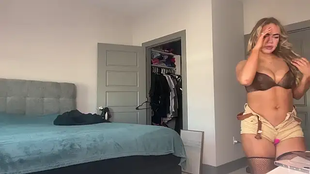 Snapshot of ElenaErickson chatting on 01-06-25, 07:45 ElenaErickson online show from 01-06-25, 07:45