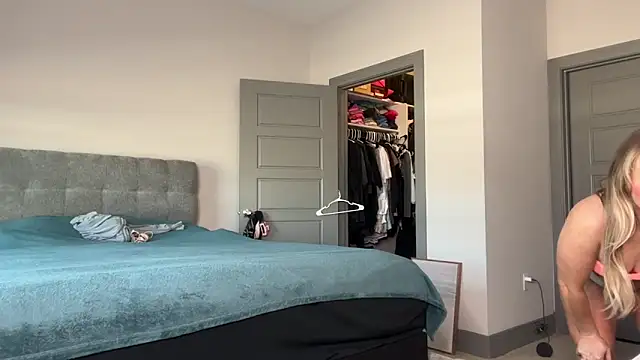 Snapshot of ElenaErickson chatting on 01-15-25, 08:05 ElenaErickson online show from 01-15-25, 08:05