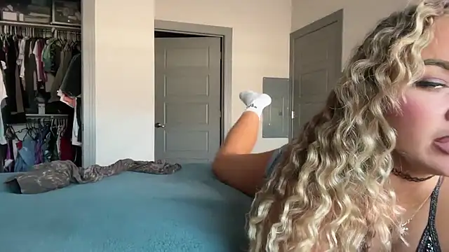 Snapshot of ElenaErickson chatting on 01-27-25, 10:49 ElenaErickson online show from 01-27-25, 10:49