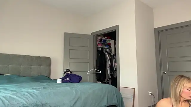 Snapshot of ElenaErickson chatting on 02-03-25, 11:47 ElenaErickson online show from 02-03-25, 11:47