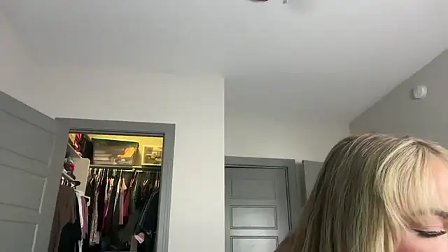 Snapshot of ElenaErickson chatting on 02-10-25, 11:23 ElenaErickson online show from 02-10-25, 11:23