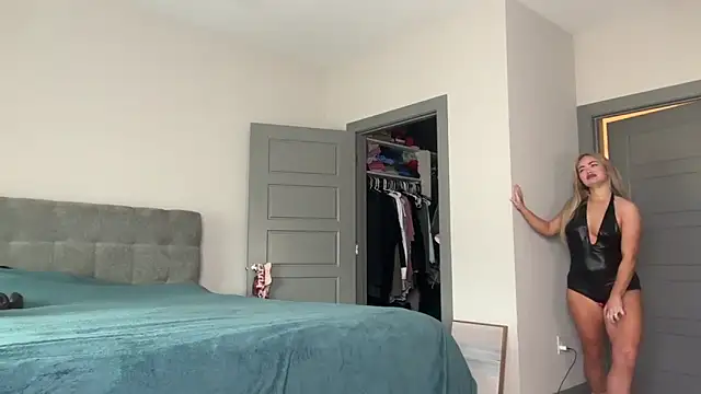 Snapshot of ElenaErickson chatting on 02-12-25, 09:22 ElenaErickson online show from 02-12-25, 09:22