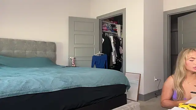 Snapshot of ElenaErickson chatting on 02-25-25, 12:03 ElenaErickson online show from 02-25-25, 12:03