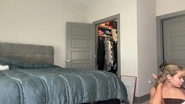 Snapshot of ElenaErickson chatting on 03-05-25, 08:53 ElenaErickson online show from 03-05-25, 08:53