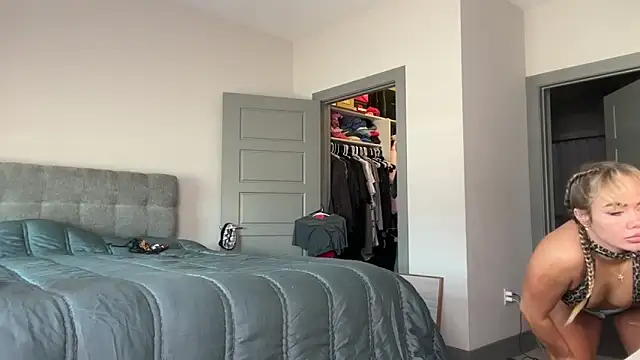 Snapshot of ElenaErickson chatting on 03-17-25, 07:48 ElenaErickson online show from 03-17-25, 07:48