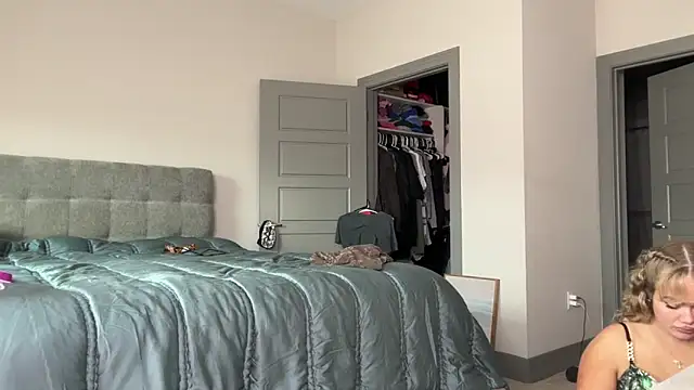 Snapshot of ElenaErickson chatting on 03-17-25, 11:11 ElenaErickson online show from 03-17-25, 11:11