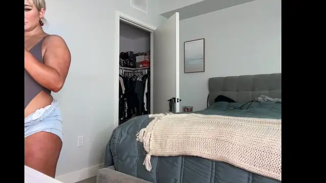 Snapshot of ElenaErickson chatting on 10-13-25, 07:58 ElenaErickson online show from 10-13-25, 07:58