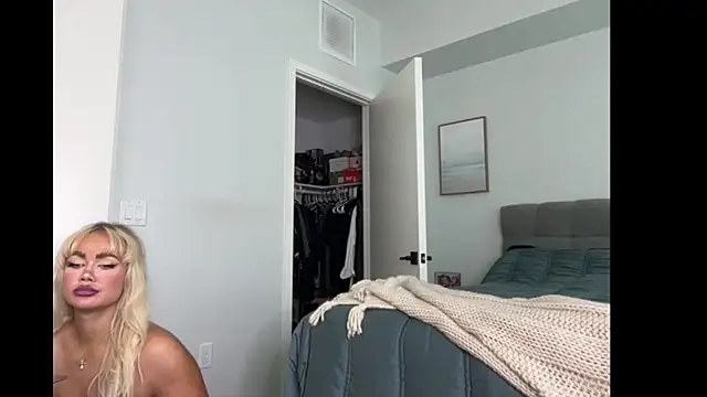 Snapshot of ElenaErickson chatting on 11-03-25, 07:59 ElenaErickson online show from 11-03-25, 07:59