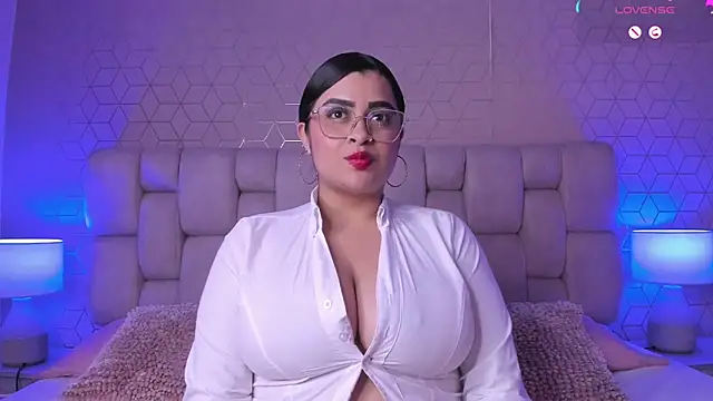 Snapshot of Emilyboobss chatting on 02-10-25, 06:42 Emilyboobss online show from 02-10-25, 06:42