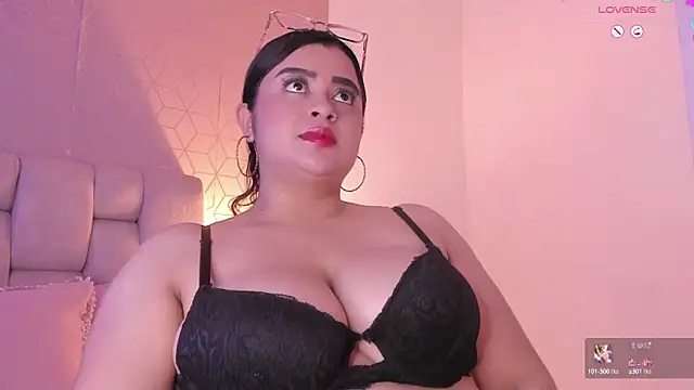 Snapshot of Emilyboobss chatting on 03-14-25, 06:42 Emilyboobss online show from 03-14-25, 06:42