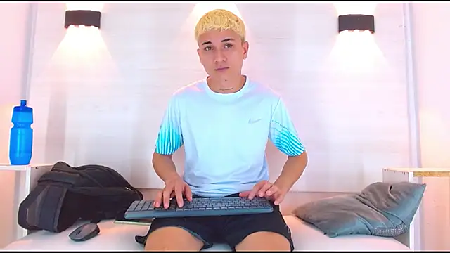 Snapshot of jeic_18 chatting on 09-26-25, 02:43 jeic 18 online show from 09-26-25, 02:43