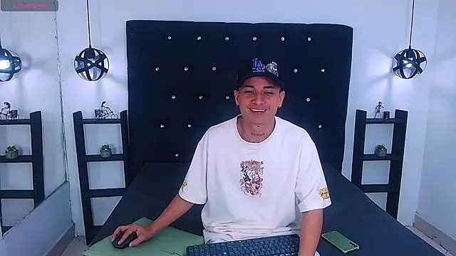 Snapshot of jeic_18 chatting on 10-12-25, 03:22 jeic 18 online show from 10-12-25, 03:22