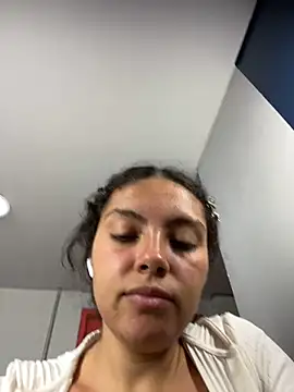 Snapshot of Nathcurly_ chatting on 12-18-24, 05:37 Nathcurly online show from 12-18-24, 05:37