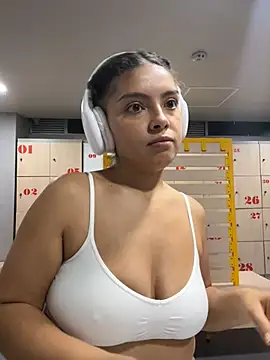 Snapshot of Nathcurly_ chatting on 03-17-25, 03:14 Nathcurly online show from 03-17-25, 03:14