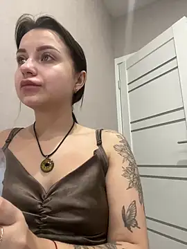 Snapshot of ellie_ssexy chatting on 12-25-24, 04:44 ellie ssexy online show from 12-25-24, 04:44