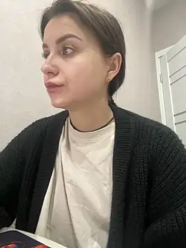 Snapshot of ellie_ssexy chatting on 01-06-25, 04:47 ellie ssexy online show from 01-06-25, 04:47