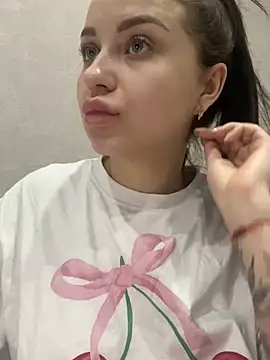 Snapshot of ellie_ssexy chatting on 01-17-25, 05:00 ellie ssexy online show from 01-17-25, 05:00