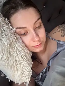 Snapshot of ellie_ssexy chatting on 10-15-25, 04:23 ellie ssexy online show from 10-15-25, 04:23