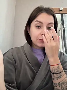 Snapshot of ellie_ssexy chatting on 10-22-25, 04:24 ellie ssexy online show from 10-22-25, 04:24