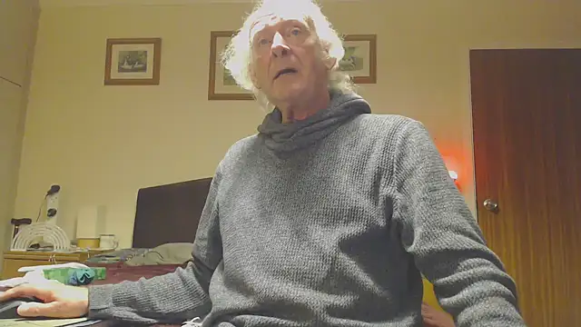 WaverlyKernow online show from 12-16-24, 04:05