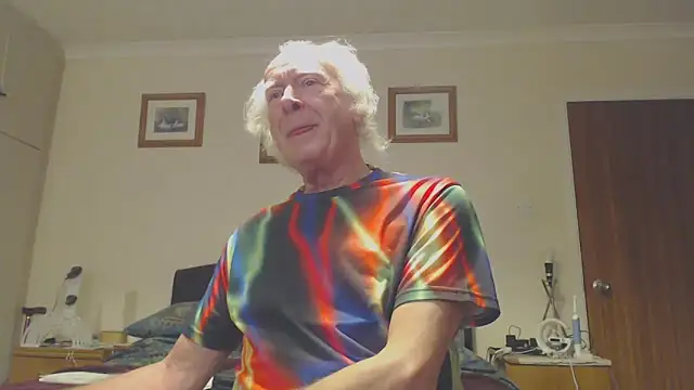 WaverlyKernow online show from 12-24-24, 01:06