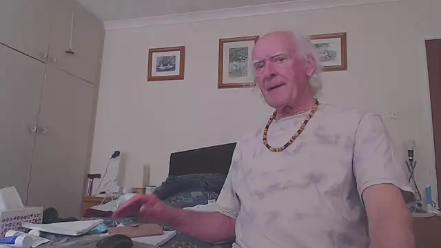 WaverlyKernow online show from 03-18-25, 01:42