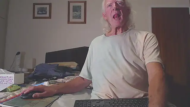 WaverlyKernow online show from 09-08-25, 02:16