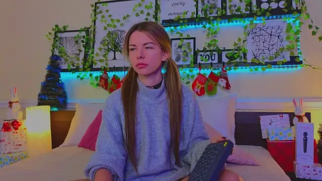 Real Tini online show from 12-19-24, 04:46