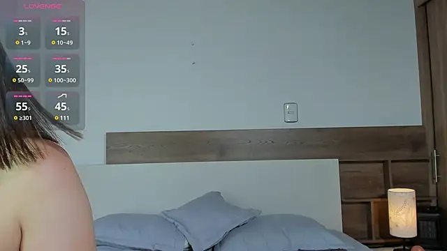 Snapshot of _fullmoon chatting on 02-04-25, 10:13  fullmoon online show from 02-04-25, 10:13