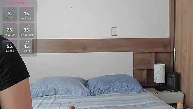 Snapshot of _fullmoon chatting on 02-26-25, 08:11  fullmoon online show from 02-26-25, 08:11