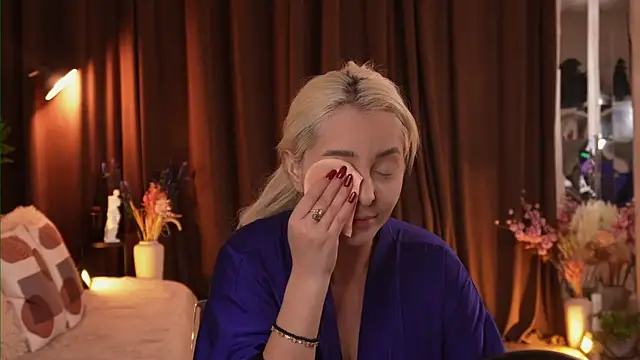 VictoriaMorrone online show from 11-25-25, 11:38