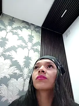 Snapshot of _shantal_smith chatting on 01-18-25, 05:48 shantal smith online show from 01-18-25, 05:48