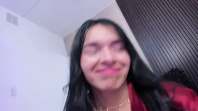 Snapshot of _shantal_smith chatting on 01-24-25, 11:34 shantal smith online show from 01-24-25, 11:34