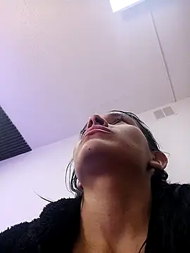 Snapshot of _shantal_smith chatting on 03-15-25, 02:35 shantal smith online show from 03-15-25, 02:35