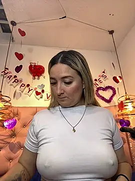 Snapshot of antonella87 chatting on 02-18-26, 08:27 antonella87 online show from 02-18-26, 08:27